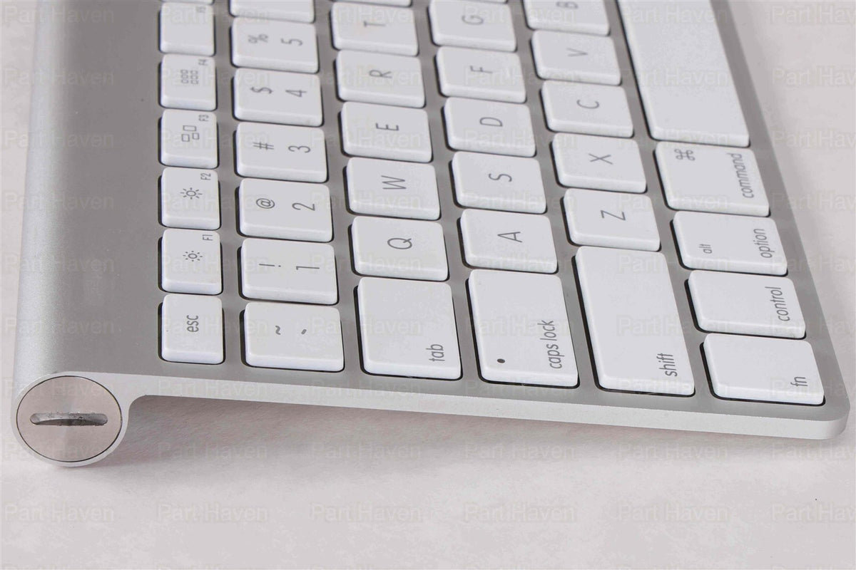 Apple Wireless Bluetooth Keyboard || A1314 || MC184LL/A || 2 AA Batteries Needed