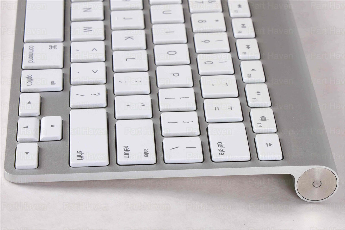 Apple Wireless Bluetooth Keyboard || A1314 || MC184LL/A || 2 AA Batteries Needed