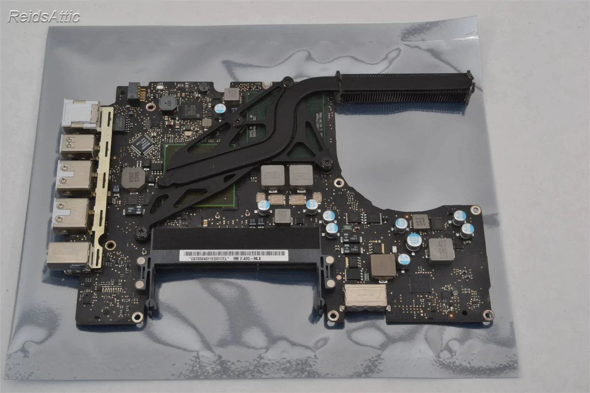 Apple 13 inch Macbook Unibody (White) A1342 2010 2.4Ghz Logic Board 820-2877-A