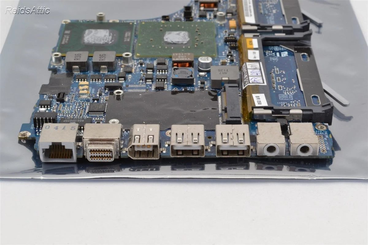 APPLE 13" A1181 MacBook 2,1 2.0 GHz Core 2 Duo Logic Board T7200 820-1889