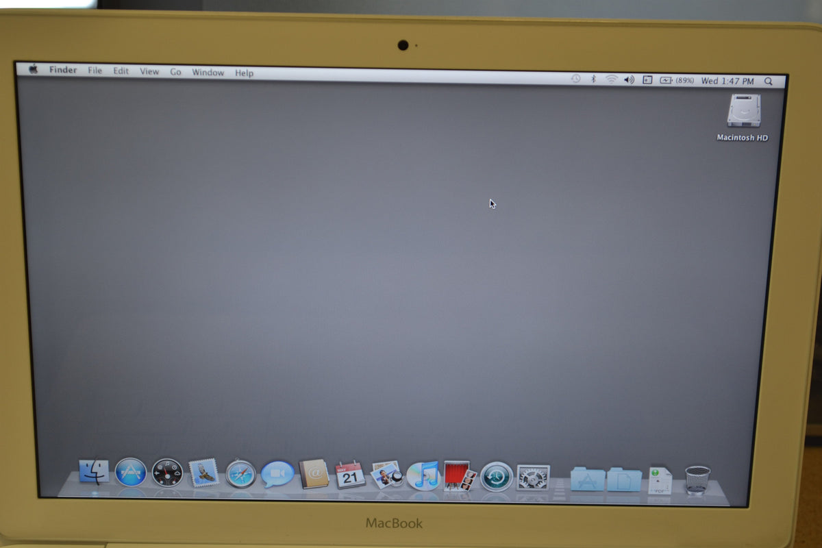 13&quot; MacBook Unibody (White) 2.4GHz 250GB HD 4GB RAM MC516LL/A A1342 2010