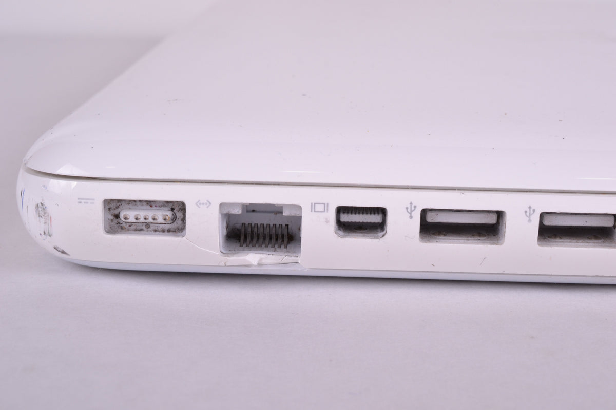 13&quot; MacBook Unibody (White) 2.4GHz 250GB HD 4GB RAM MC516LL/A A1342 2010