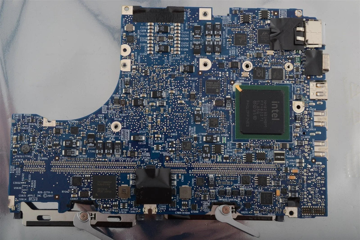 APPLE 13" A1181 MacBook 3,1 2.0 GHz Core 2 Duo Logic Board T7300 820-2279