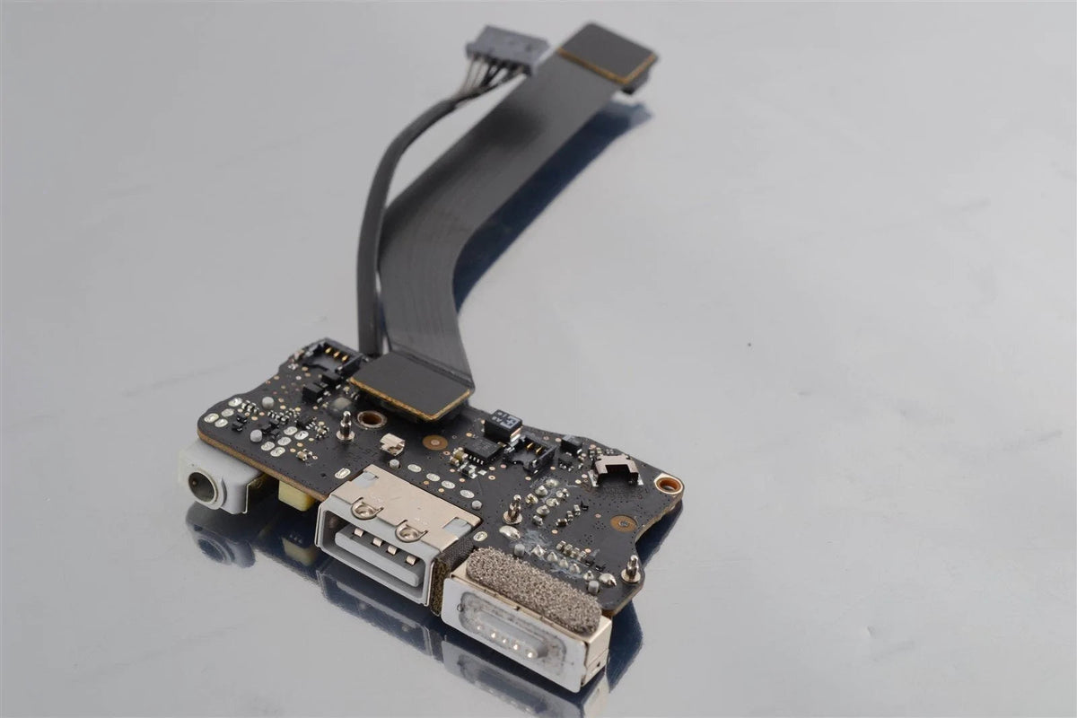 Apple 13" MacBook Air A1369 Mid 2011 - I/O BOARD MAGSAFE AUDIO USB - 820-3057