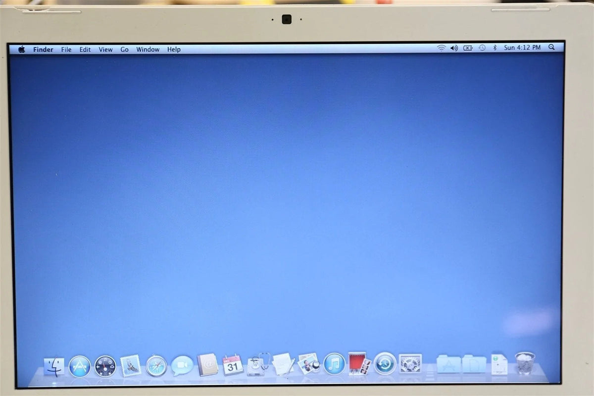 13&quot; Apple MacBook 4,1 A1181 2242 Core 2 Duo 2.1 GHz P8100 Early 2008 MB402LL/A