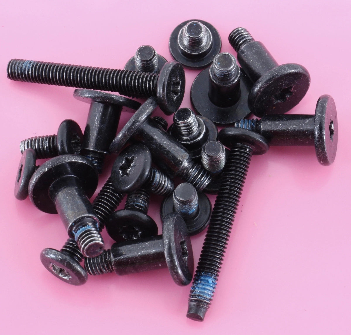 iMac 27" A1419 Late-2015 - Misc Screw's & Hardware (HDD Screws Not Included)