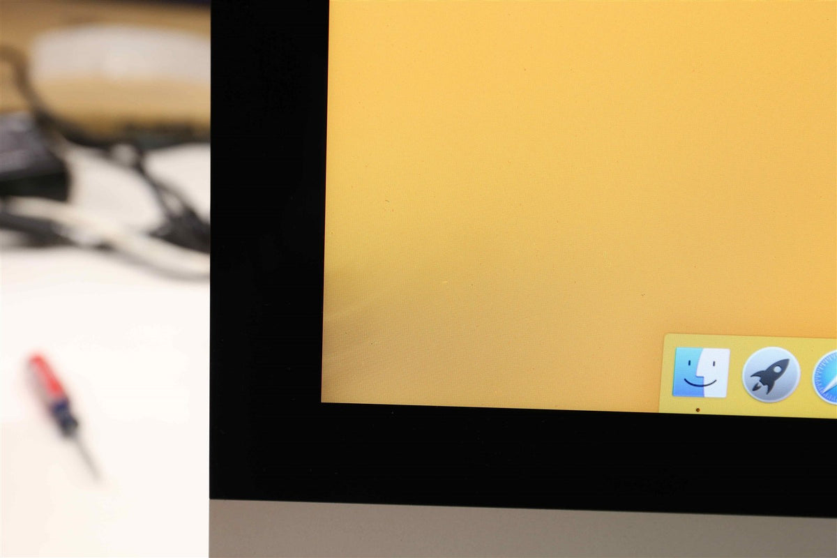 Apple iMac A1418 21.5" LCD LM215WF3 (SD)(D1) 2012 2013 Minor Shadows at corners