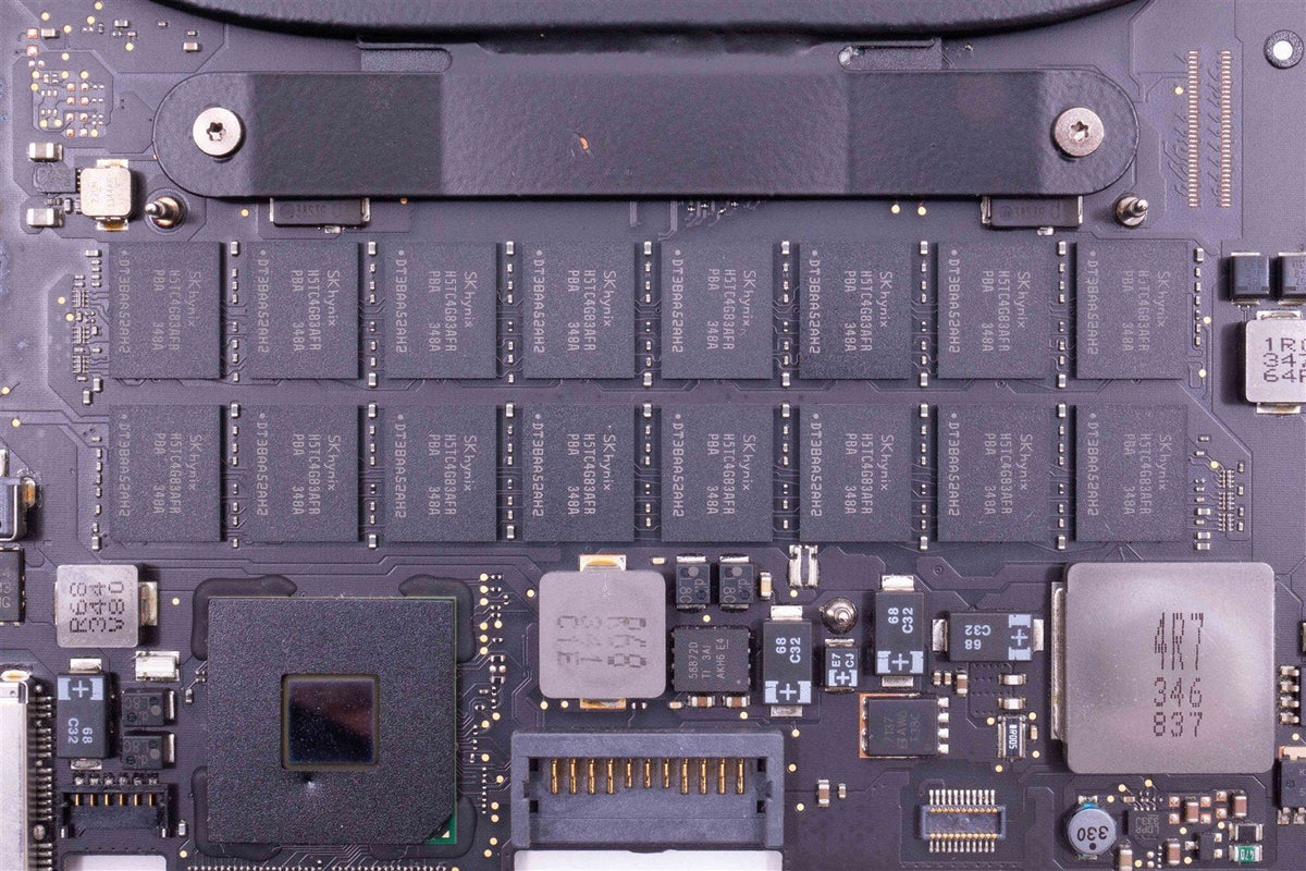 15" MacBook Pro Retina Late 2013 Logic Board i7 2.0GHz 8GB Ram (IG)