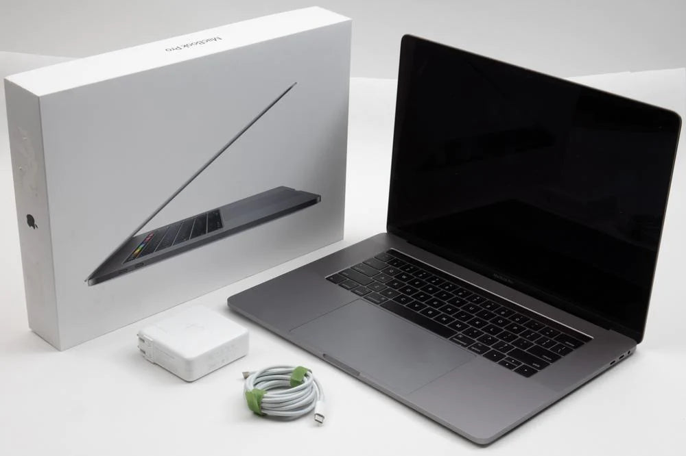 15" MacBook Pro Retina Mid 2017 2.8GHz I7 Quad Core 1 TB HD 16GB RAM A1707-3162