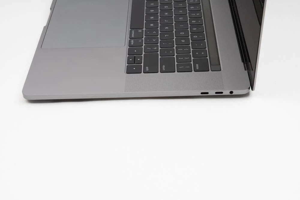 15" MacBook Pro Retina Mid 2017 2.8GHz I7 Quad Core 1 TB HD 16GB RAM A1707-3162