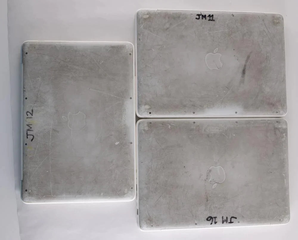 13" MacBook Unibody (White) A1342 2.26GHz w/charger || No HDD No Ram No Battery