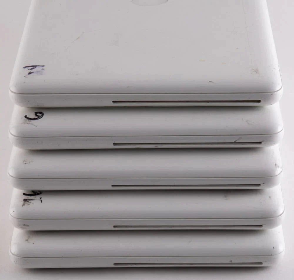 13" MacBook Unibody (White) A1342 2.26GHz w/charger || No HDD No Ram No Battery