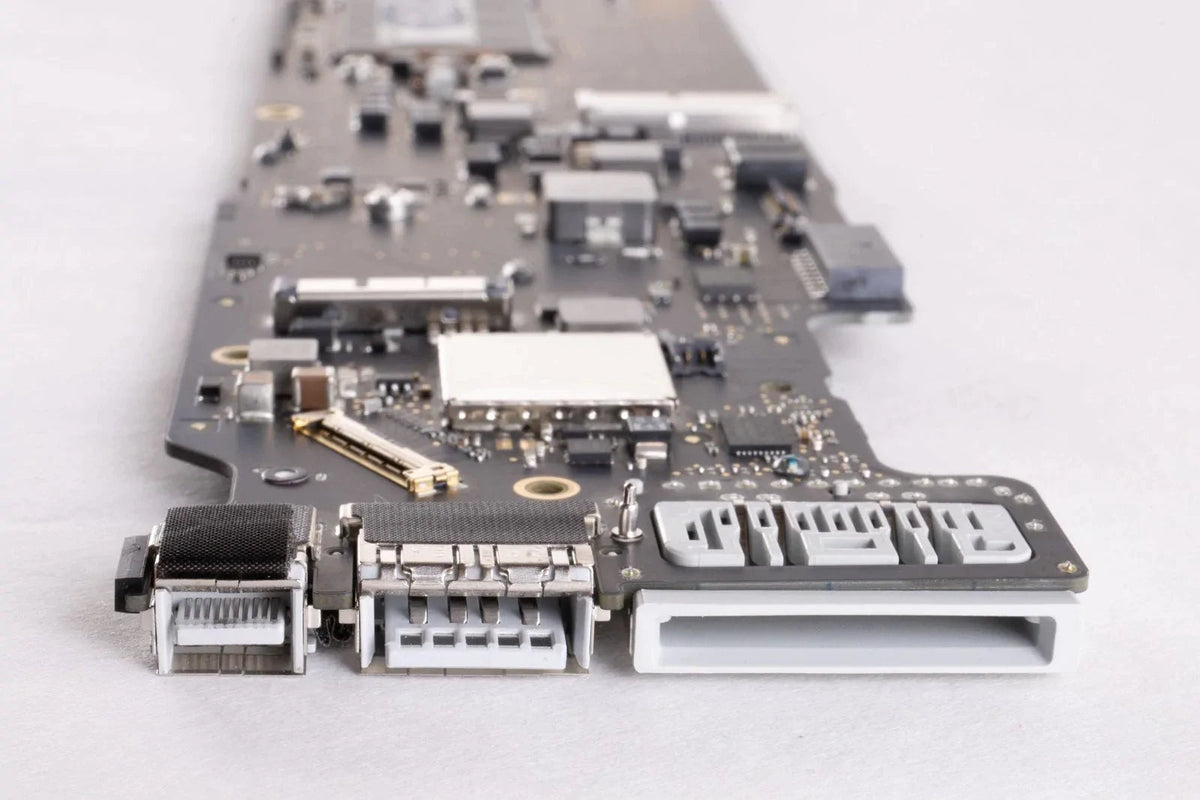 13" MacBook Air 2017 A1466 - Logic Board - 1.8GHz Core i5-5350U 8GB RAM