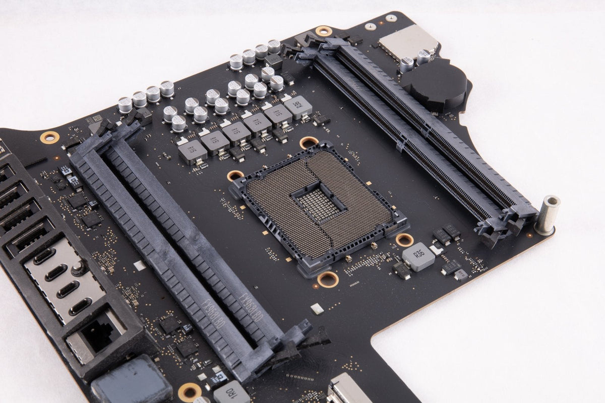 Retina 5K iMac Pro 27" A1862 2017 Logic Board W/ AMD Radeon Pro Vega 56 *NO CPU*