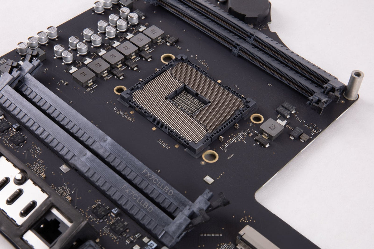 Retina 5K iMac Pro 27" A1862 2017 Logic Board W/ AMD Radeon Pro Vega 64*NO CPU*